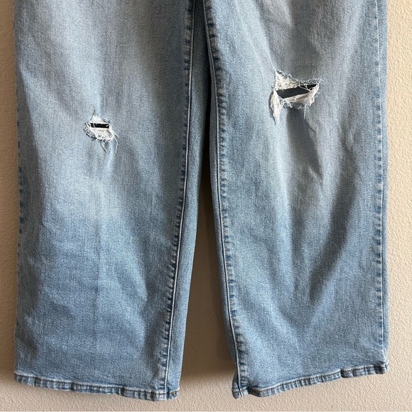 Levi's Women's High Rise Wide Leg Jean - Picture 4 of 9